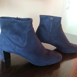 Nine West blue vegan suede bootie size 8M
